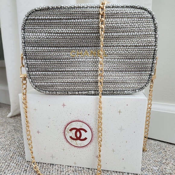 NEW CHANEL Holiday 2022 Woven Tweed Pouch Clutch -Converted To Crossbody Bag - Picture 8 of 13